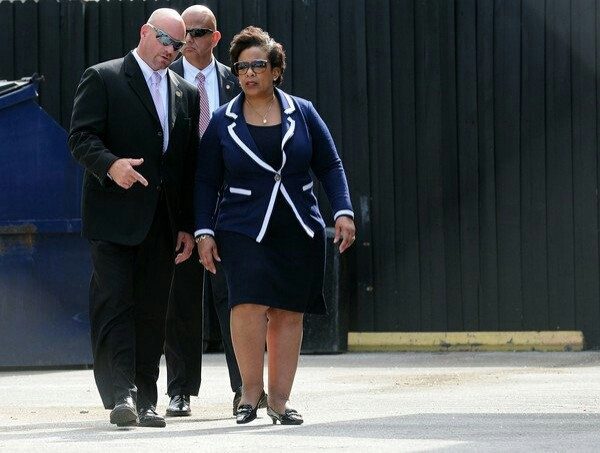 Eric Felton: When Loretta Met Bill On The Tarmac