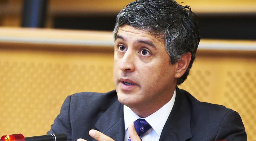 Reza Aslan Calls For Genocide Against Trump Supporters