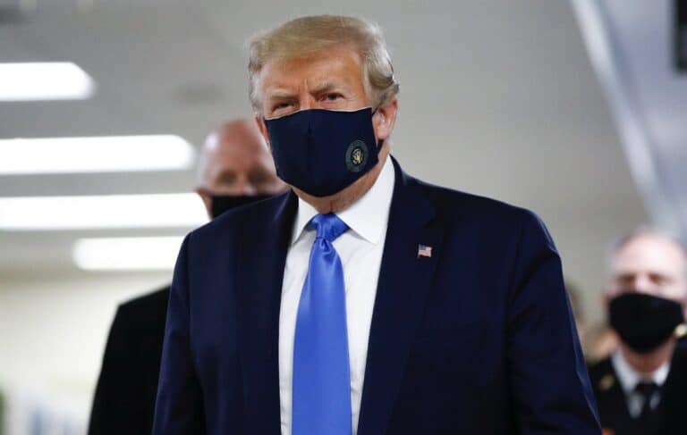 Trump Visits Wounded US Troops At Walter Reed