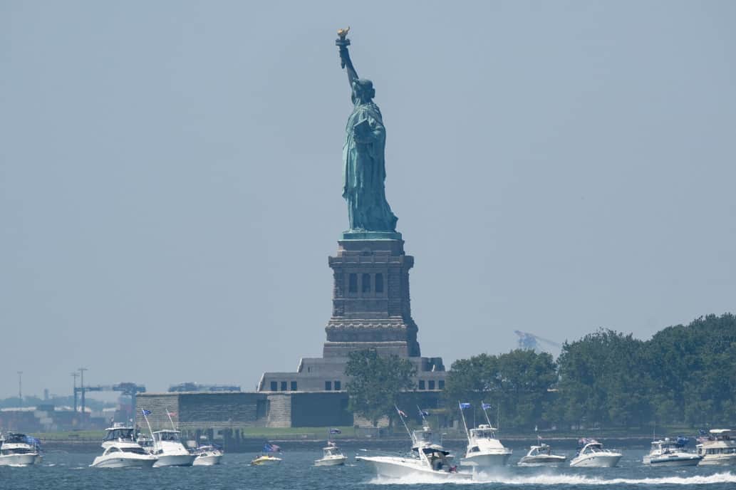 Boaters Show Support For Trump On Hudson River Outside President’s Hometown
