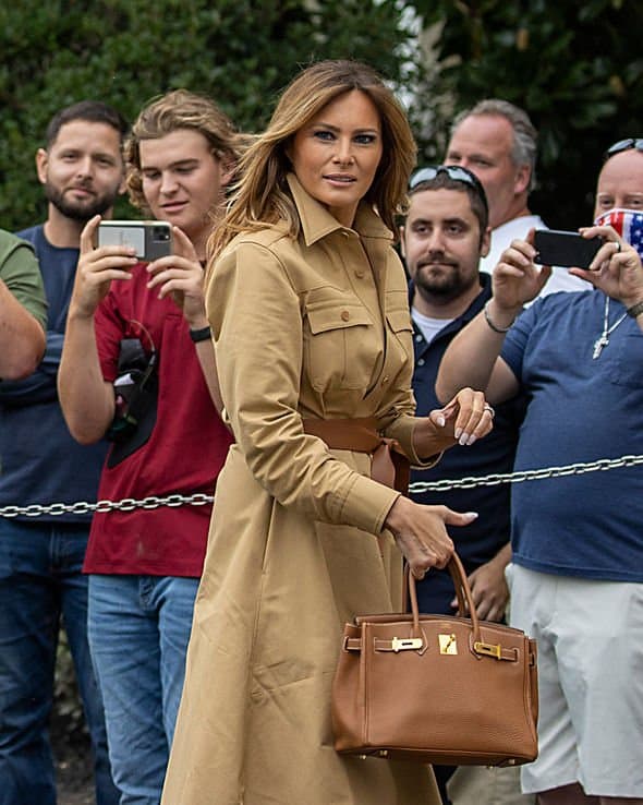 FLOTUS FASHION ALERT: Melania Trump’s Cinched Safari Trench Dress & Cap-Toe Pumps Are Ready For Fall