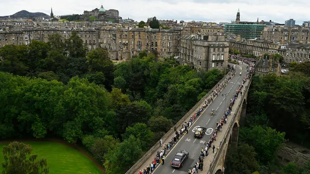 Queen Elizabeth II’s Casket Arrives In Edinburgh, Scotland…