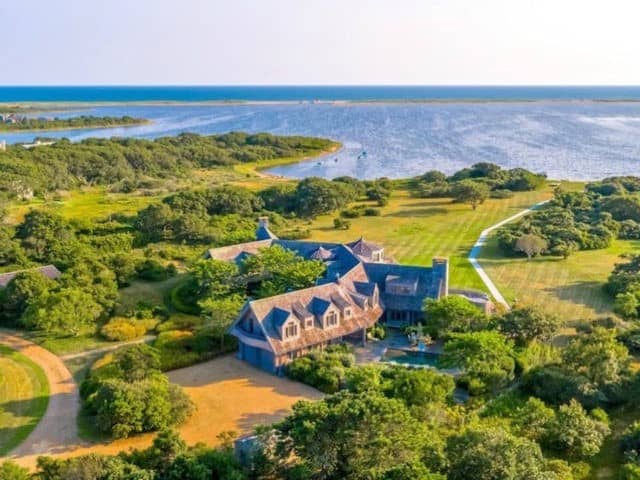 Leftists Accuse DeSantis Of ‘Kidnapping’ Migrants To Martha’s Vineyard