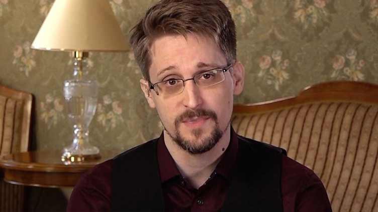 Snowden Swears Allegiance To Russia, Receives Passport