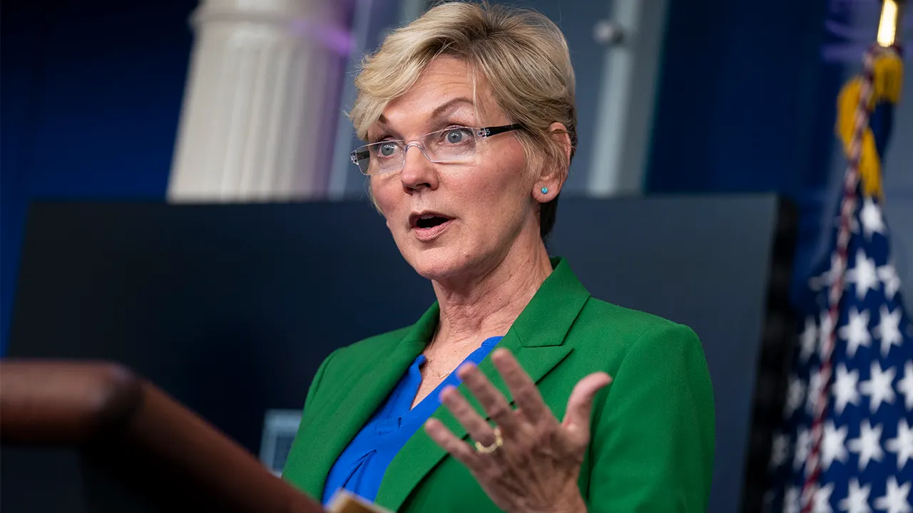 Former Energy Sec Calls For Investigations Into DOE Grant To China-Based Battery Company