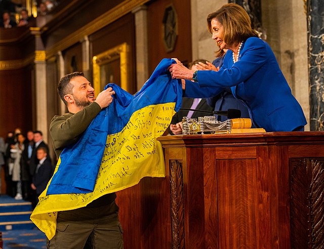 Rantingly Zelenskyy and Pelosi with the flag of Ukraine on December 21 2022
