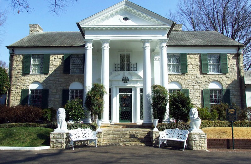 Update: Judge Pauses Auction Of Elvis Presley’s Graceland Mansion
