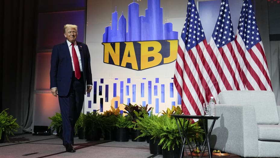 Chicago Crowd Erupts After Trump Unleashes On Rude Reporter At NABJ Conference
