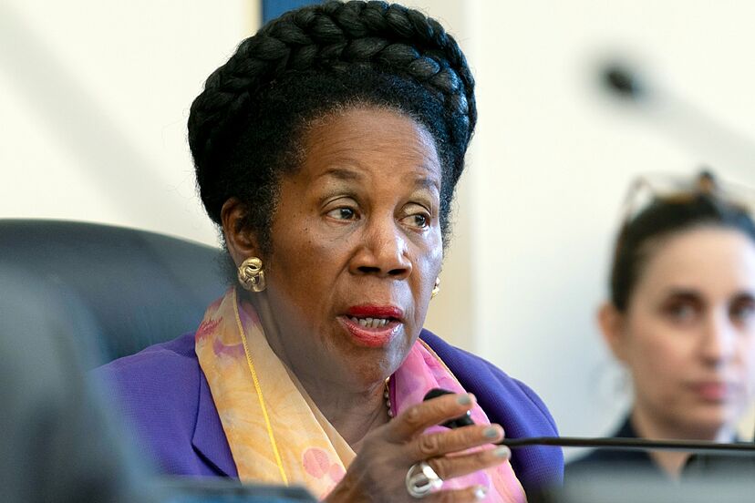 Rep. Sheila Jackson Lee Dies At Age 74