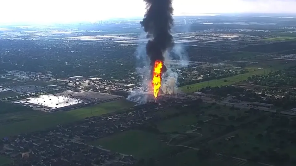 A Pipeline Has Exploded And Is On Fire In A Houston Suburb, Forcing Evacuations