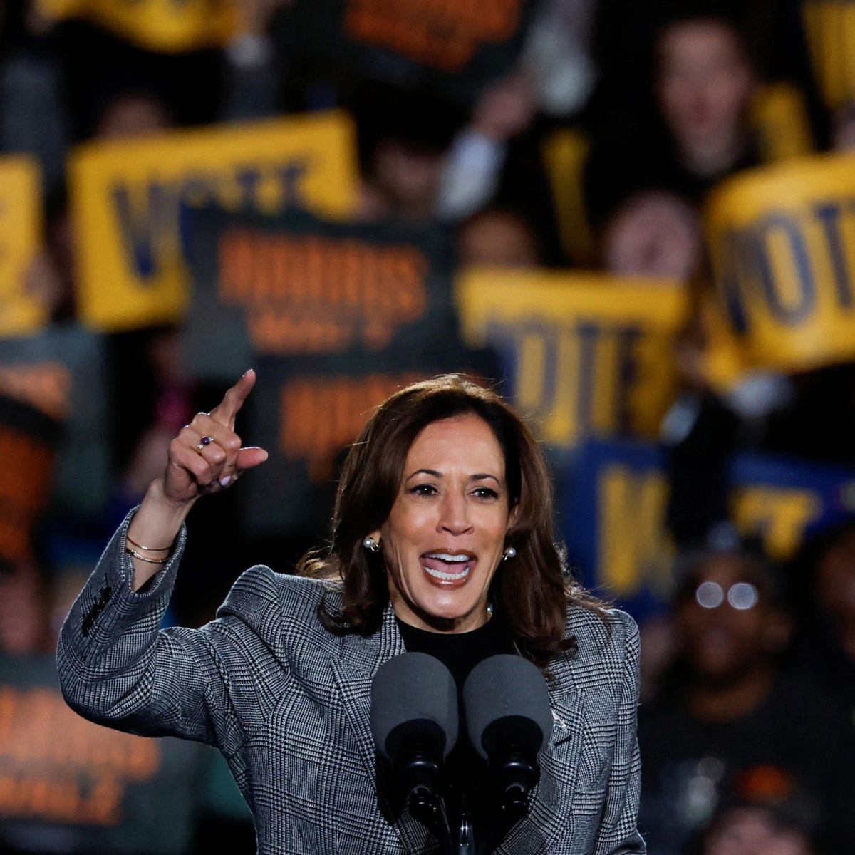 WATCH: Kamala’s Bizarre Effort To Have Audience Chant Along Goes So Wrong