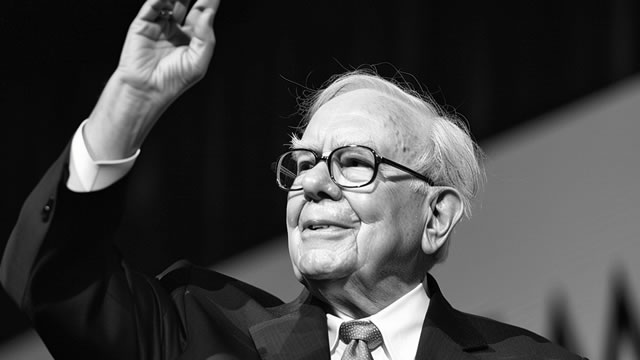 Berkshire Hathaway’s Cash Fortress Tops $300 Billion