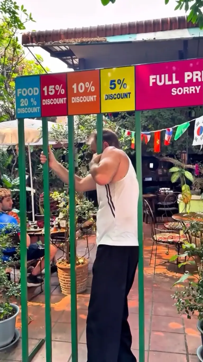 Thailand: Restaurant Offers Shocking 20% ‘Skinny Discount’