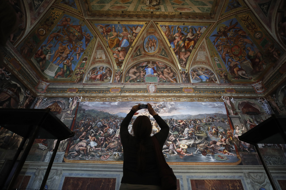 Vatican Unveils Last Of Restored Raphael Rooms After 10-Year Cleaning