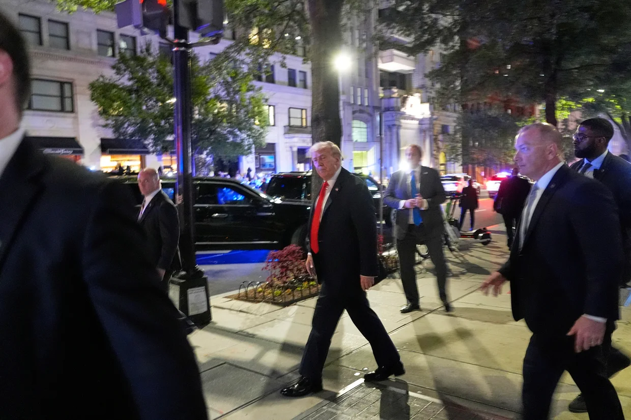 Trump Greeted By Protesters In D.C. Restaurant Where He Had Dinner But Cheers Outside