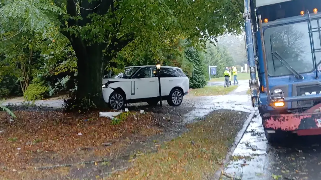 Alec Baldwin Crashes Range Rover Into Tree In The Hamptons