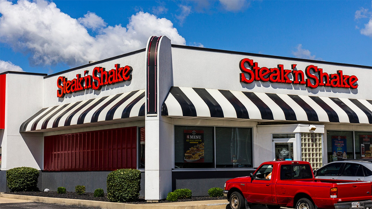 Steak ‘n Shake Will Install The Biggest Possible American Flags At Its Restaurants Nationwide