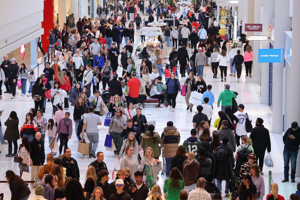 Black Friday Spending Surges Past Forecasts, Capping Strong Holiday Kickoff