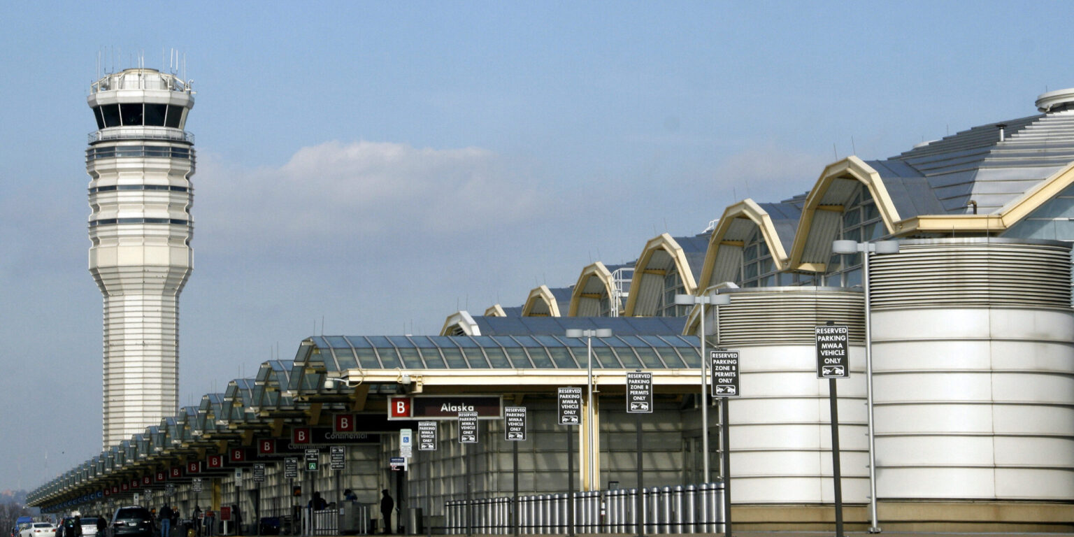 FAA Awards $10,000 Bonuses To Staff With Perfect Attendance During Shutdown