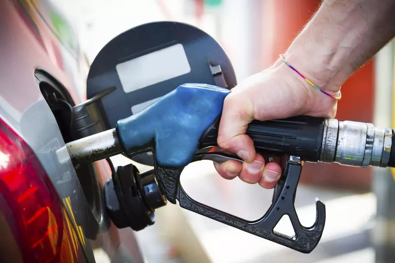 National Average Gas Price Drops To $2.95 For First Time In Four Years