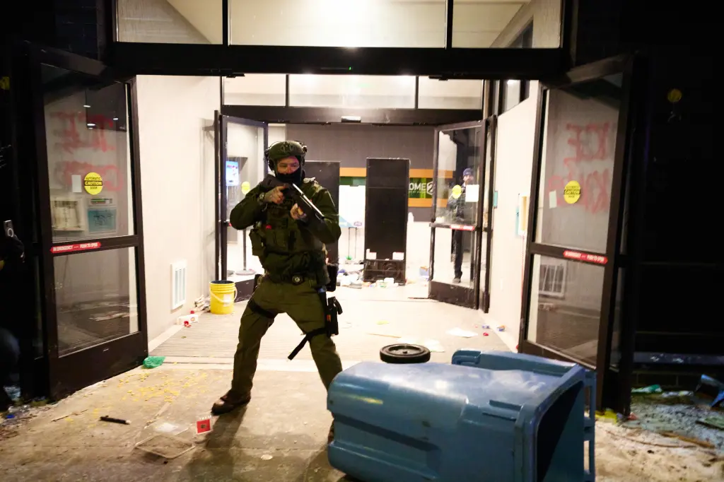 Anti-ICE Rioters Swarm Minnesota Hotel They Believe Is Housing Fed Agents