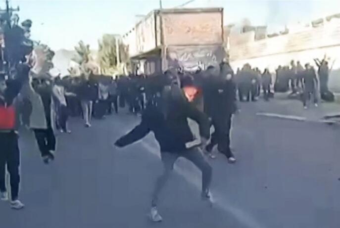 Iran Protest Deaths Rise As Trump Warns Tehran It Could “Get Hit Very Hard” By US