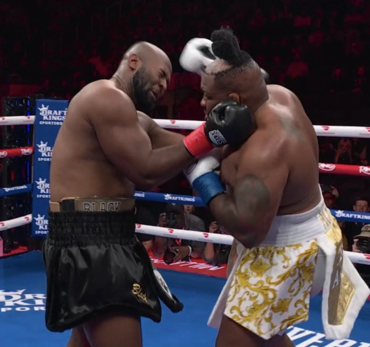 Heavyweight Boxer Loses Hair During Fight, Throws Toupee In Crowd