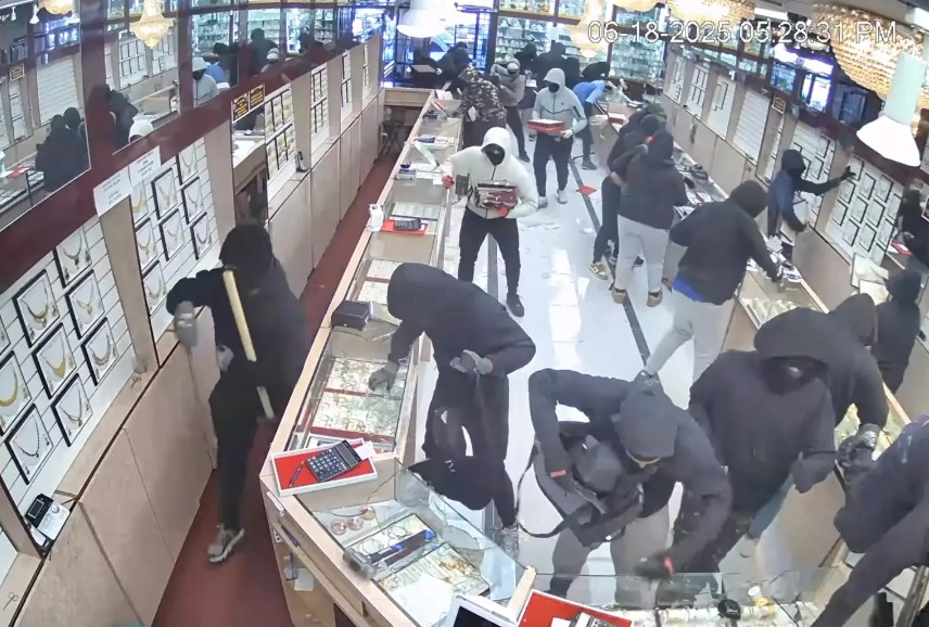 Terrifying Moment Gang Raids Bay Area Jewelry Store For $1.7M In One Minute