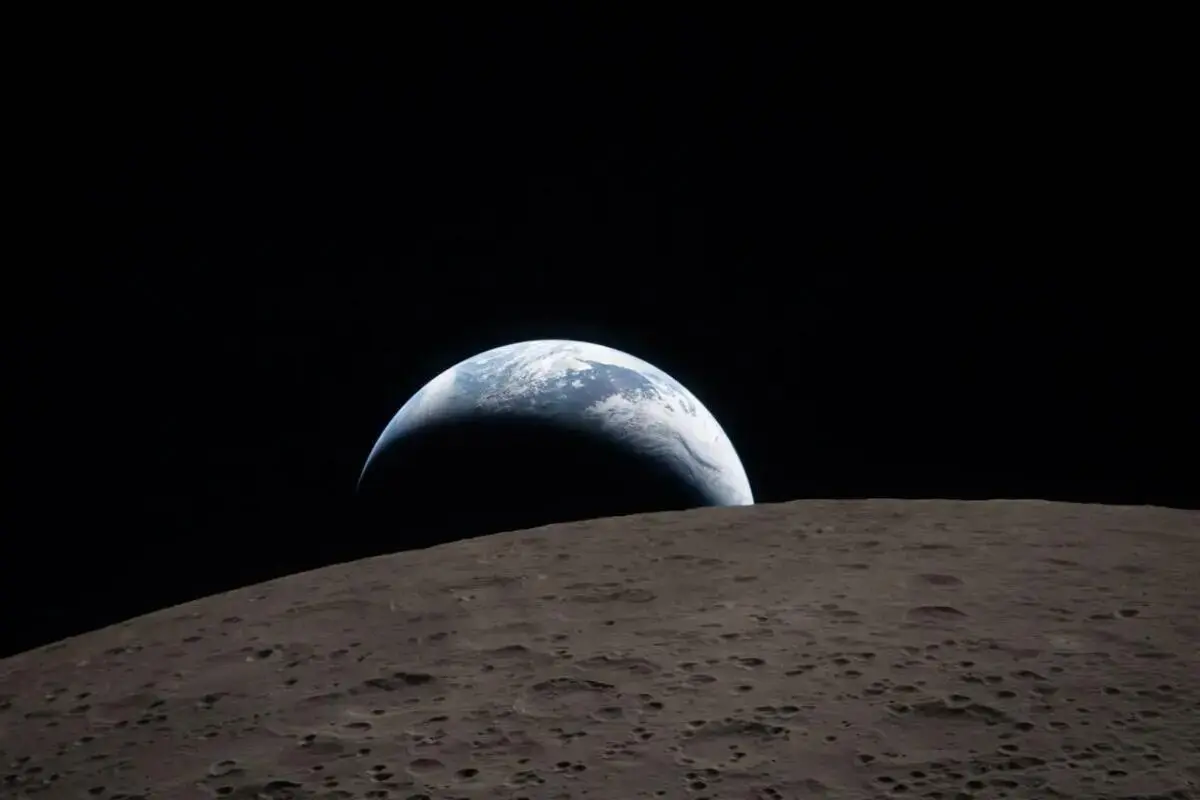 Homeward Bound: Artemis II Leaves Lunar Space, Reveals ‘Earthset’ Photos