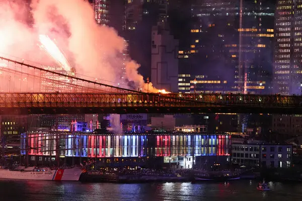 Brooklyn Bridge Catches Fire During 4th Of July Fireworks Display