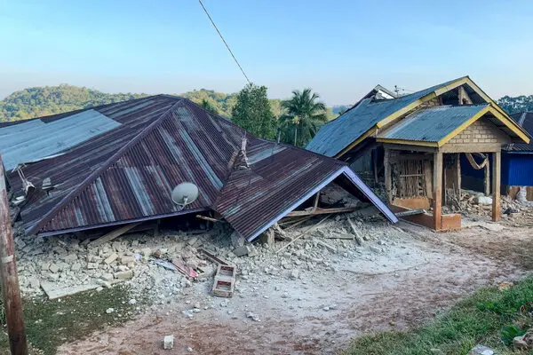 2 Powerful Earthquakes Hit Indonesia In One Day, Killing At Least 47