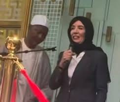 New York Governor Kathy Hochul Dons Hijab For Event At Muslim Organization