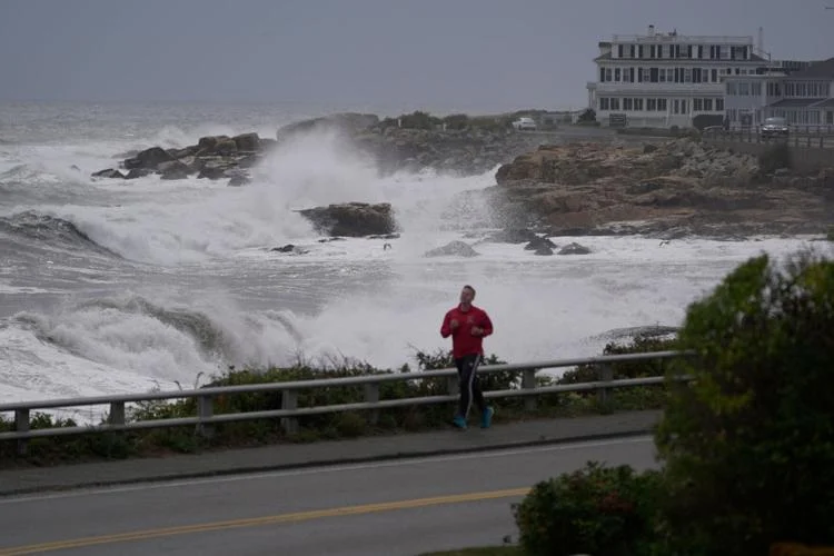 Powerful Nor’easter Lashes The East Coast…