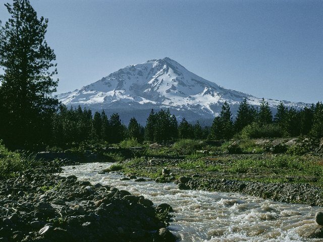Rangers Rescue 3 Climbers From Mt. Shasta After They Followed AI’s Terrible Trip Plan